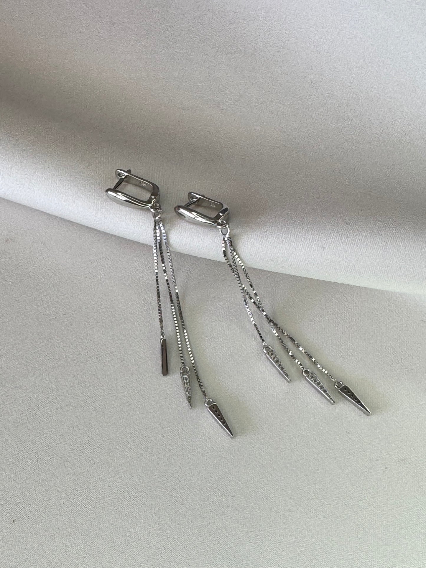 ARETES TRES HILOS