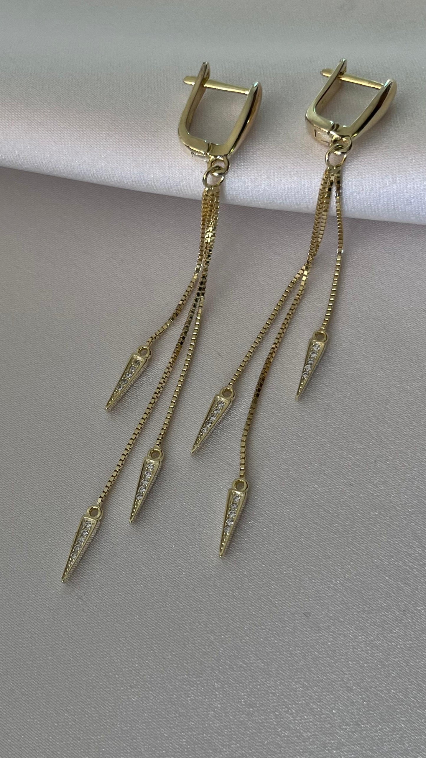 ARETES TRES HILOS